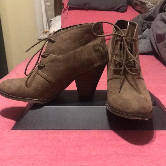 Mia Shoes - Brown suede booties